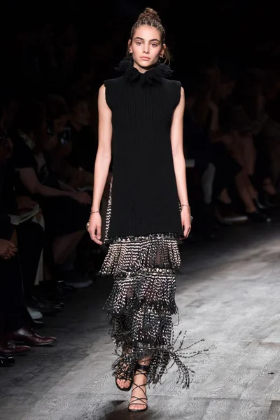 Look 27